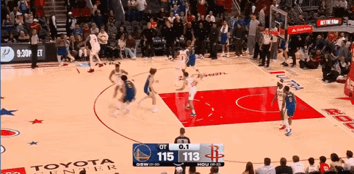 今天格林成了杜兰特的梦魇。
格林最后0.1秒，都不放过杜兰特，硬要把球塞给他。杜