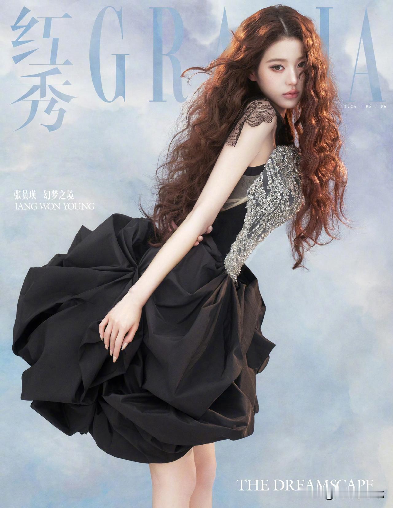 韩娱资讯，张元英近日为时尚杂志《红秀GRAZIA》拍摄了2026年5月6日刊封面