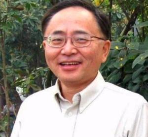 烈士江姐儿子定居美国，记者问他为何不回国？他的回答很现实。
 
2008 年回国