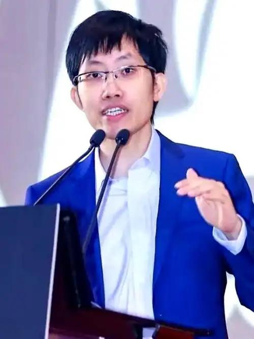 目前看，梁文锋应该就是2022年捐了1.38亿元的“一只平凡的小猪”，大A韭菜们