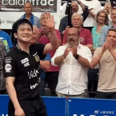 樊振东的牙受过军训樊振东小白牙整齐似军训！一笑返 18 岁，有 usmile 新