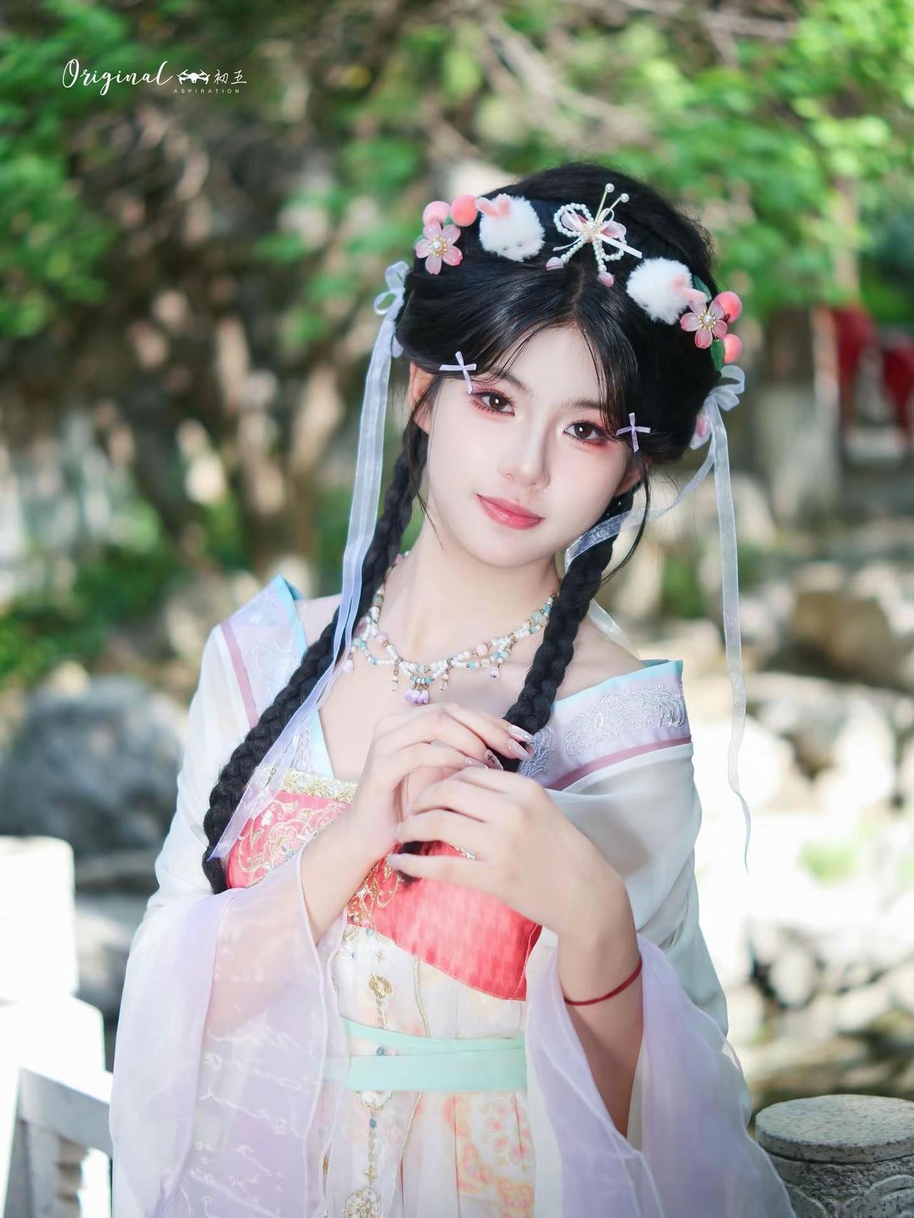 谁不喜欢这么可爱的妹妹呢。汉服美学 原创汉服计划 原创古风计划 东方美学被汉服拿