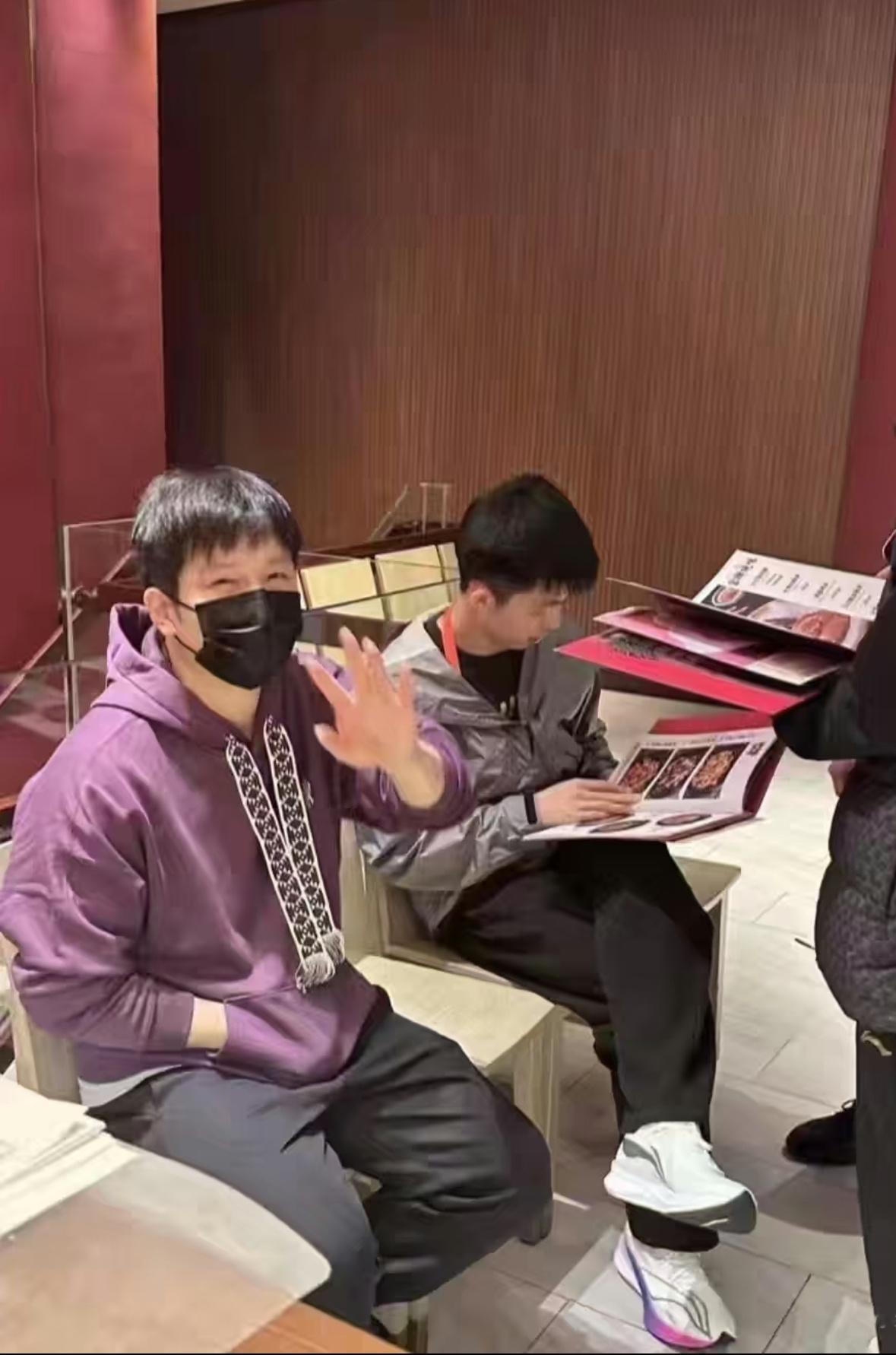 要吃好吃的 心情就特高兴是不是