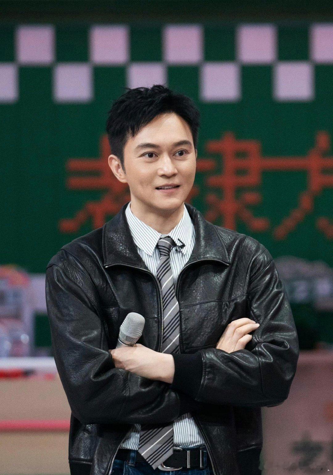 张智霖新歌意外提前剧透 亮相车主交付活动，张智霖大方透露演唱会筹备细节，即兴播放