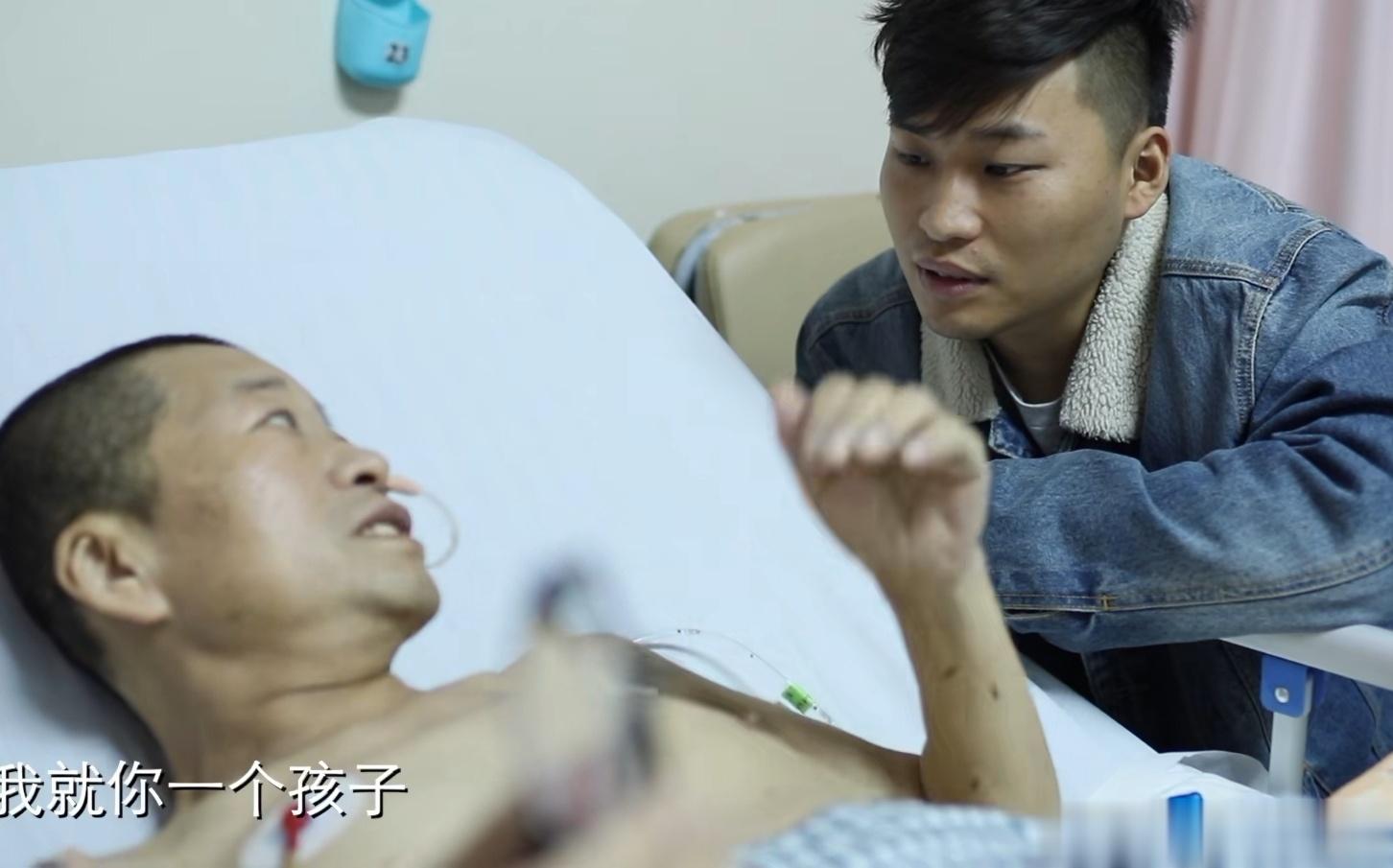 癌症晚期的父亲因忍受不了疼痛自杀被儿子发现，儿子既没大发雷霆，也没劝父亲要坚强。