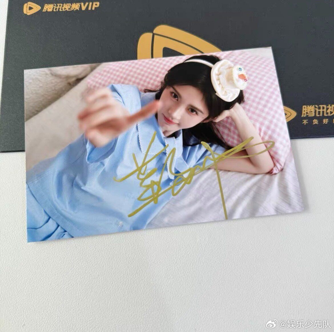 鞠婧祎签名照片 ​​​