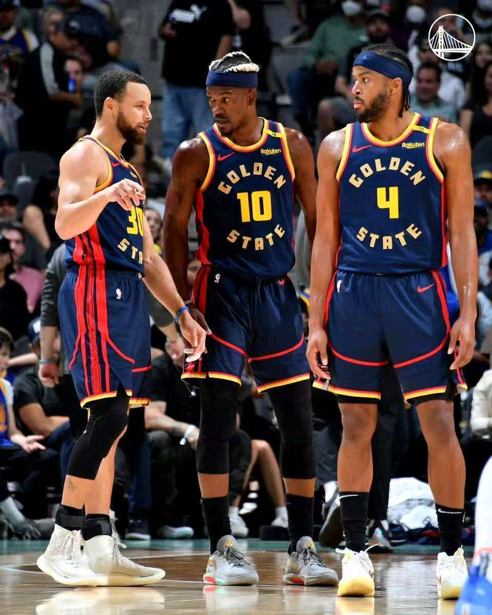 等待吉米的Day 66/⌛️如今图中两人赛季报销，一人还在饱受伤病困扰….😮?