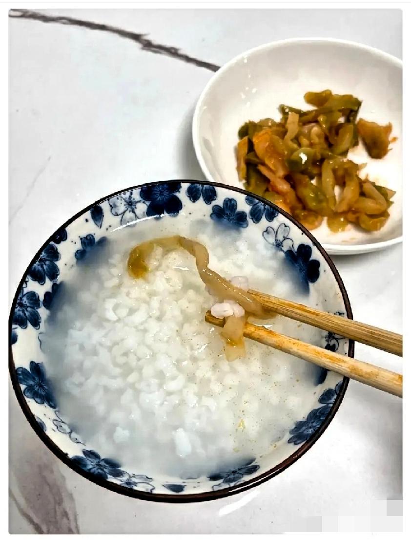 股票啊股票，我真有点扛不住，再这样下去我真要天天喝白粥了。

说说我自己的教训：