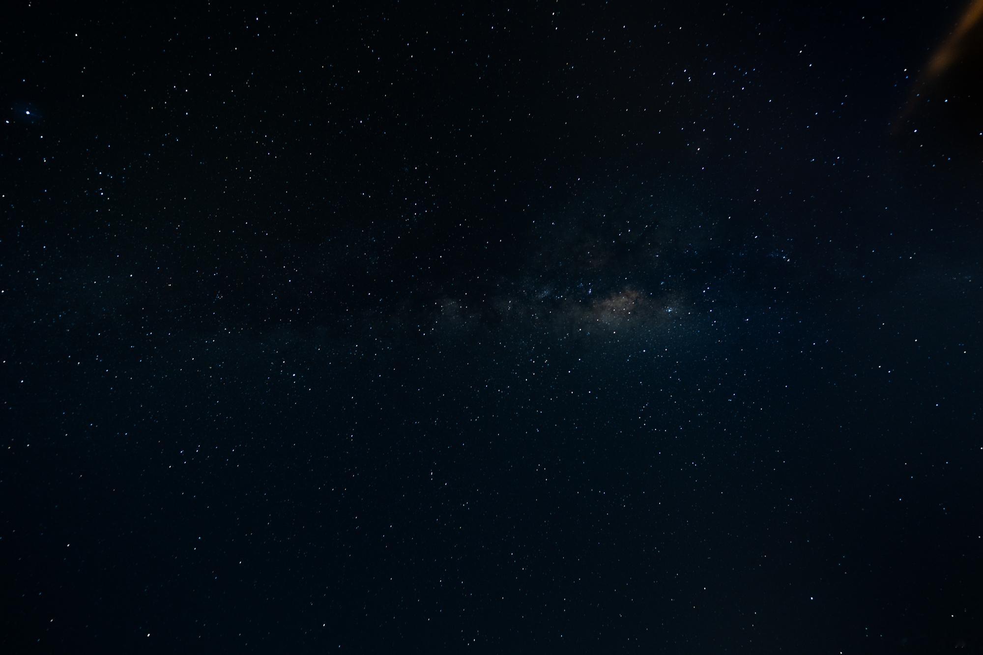 别人：许愿流星。张凌赫：我拍给你看。这是什么顶级反差温柔啊我真的会谢💘张凌赫分
