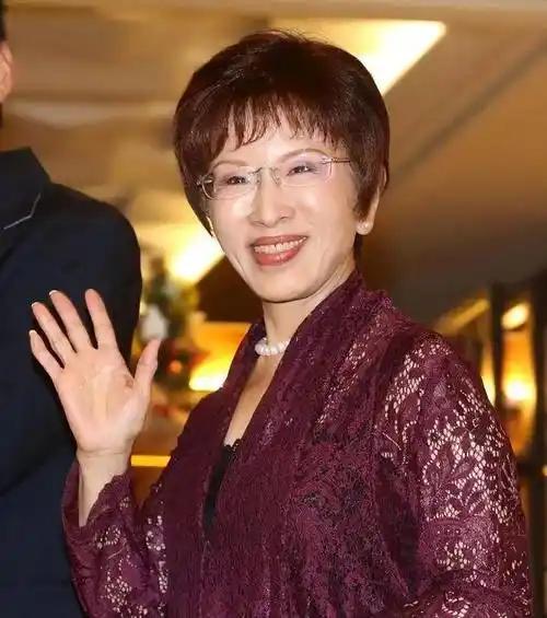 中国国民党前主席洪秀柱表示，现任国民党主席郑丽文上任一个多月，确实让外界感觉到国