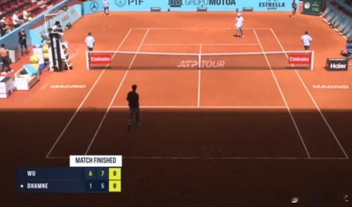 🇨🇳吴易昺晋级马德里资格赛次轮首轮刚刚他以6-1,7-5击败印度选手达姆尼收