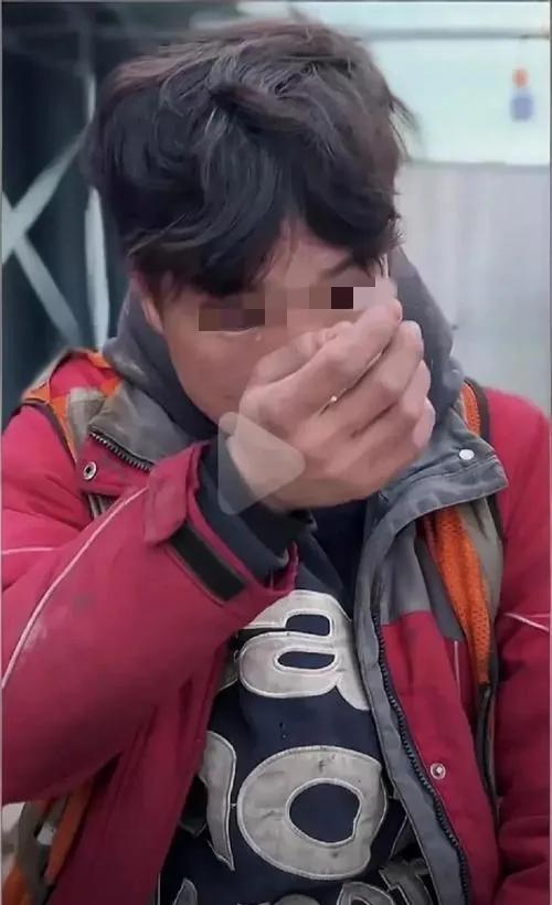 湖南长沙，一个30岁的木工赵新，刚跟前妻离了一年，工地上闲聊，一句话砸进他耳朵里