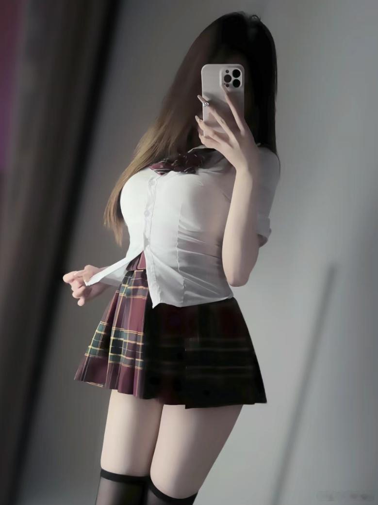 还不睡，在想什么[求关注] ​​​