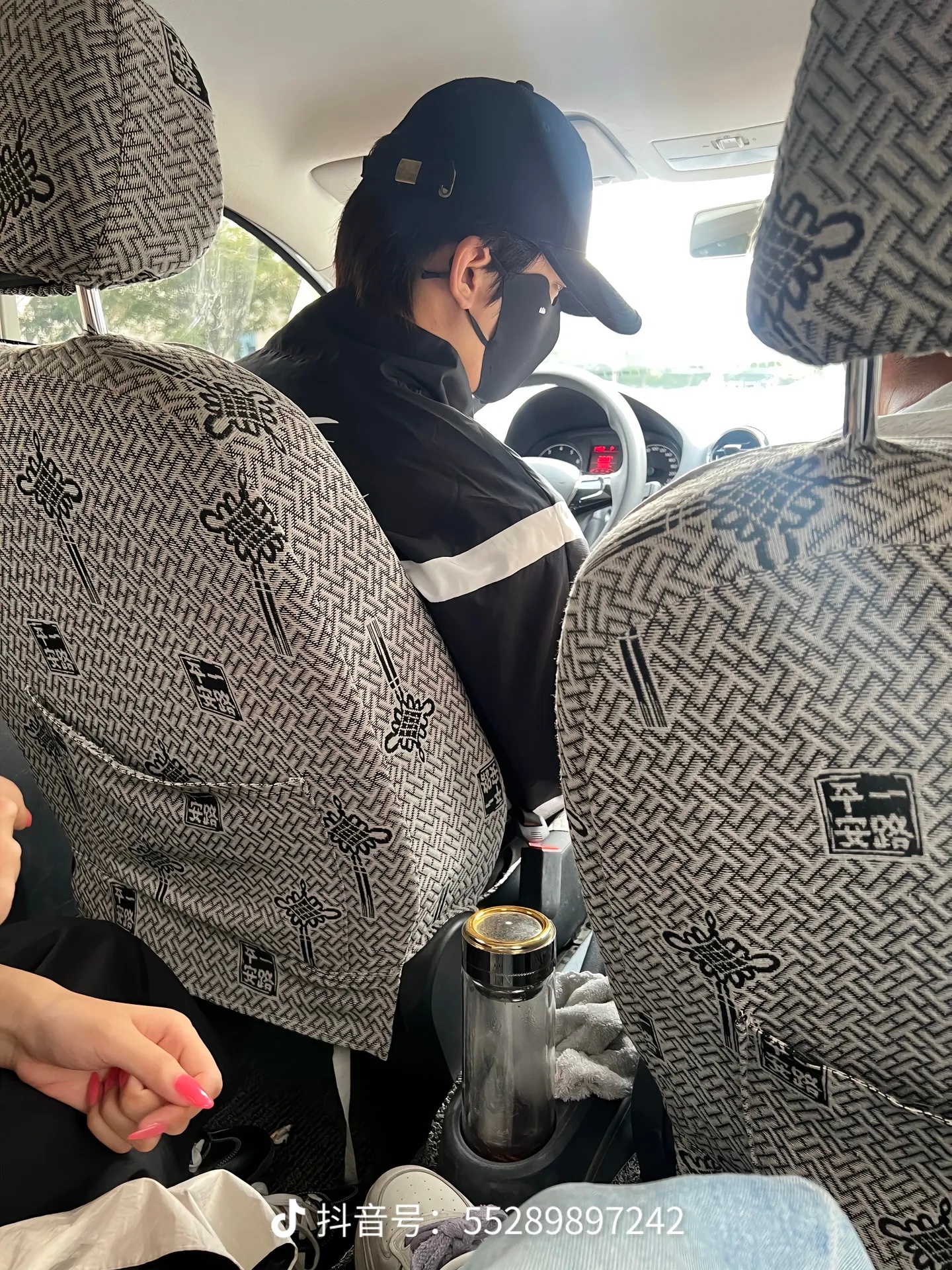 周柯宇来了也得一车人轮着练练车坐上了周柯宇的后座我也想知道会给拉群吗？！OMG也