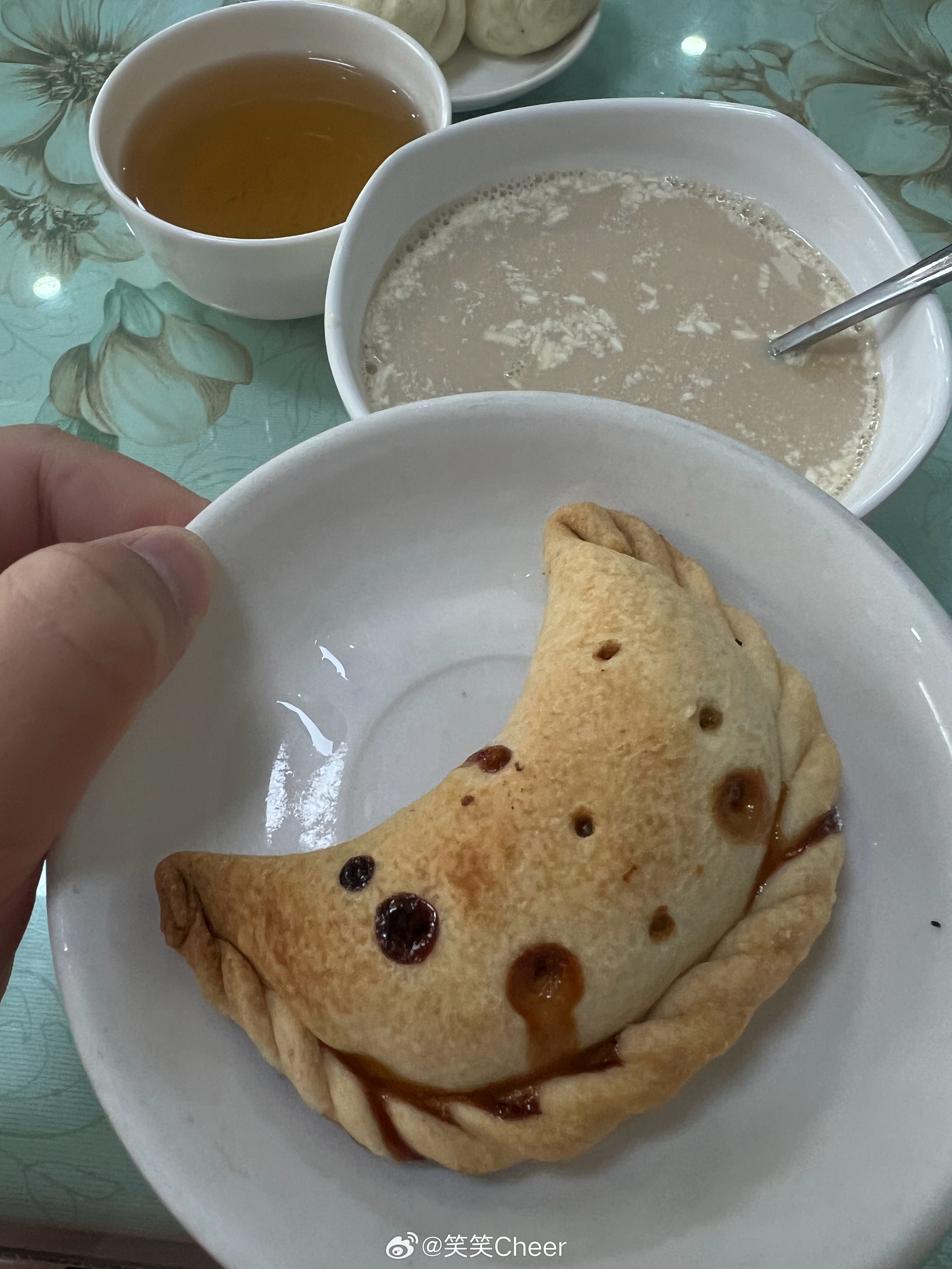 听说有一个饭店很想我，于是我就去吃吃它！这是喀什古城吃早饭的好去处。我点了：咸奶