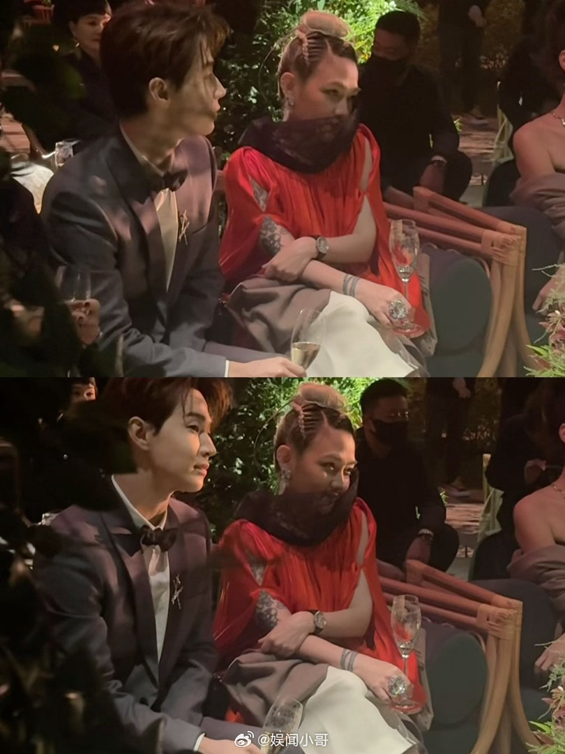 Henry范晓萱同框 活动上瞅见Henry和范晓萱同框，俩人手拿香槟坐一起，氛围