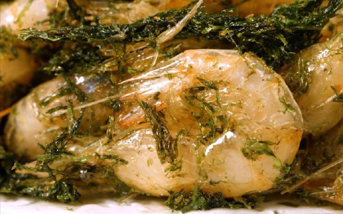 宁波过年味蕾记忆之苔菜江白虾江白虾无疑是宁波人餐桌上最受欢迎的海鲜之一，因为它味