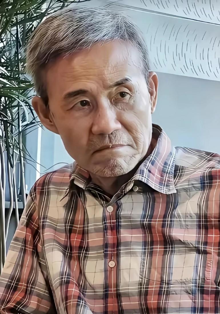 老王这一生抛弃原配，自己也六十岁了，被一个连三线小明星都算不上的田朴珺轻松拿捏