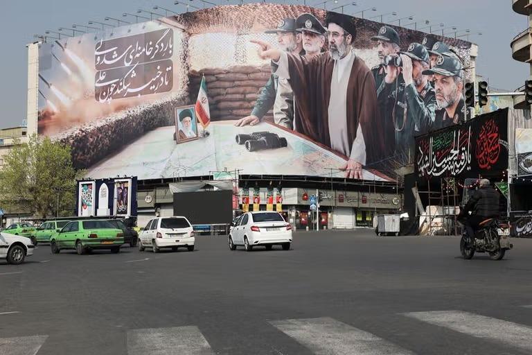 据路透社17日独家报道，伊朗最高领袖阿亚图拉·莫杰塔巴·哈梅内伊（Mojtaba