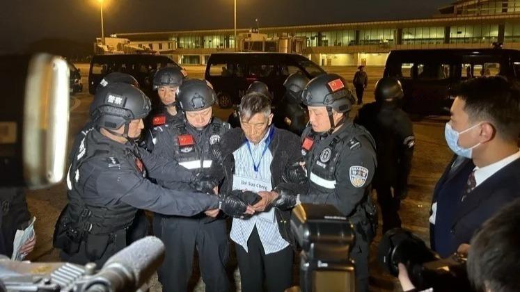 【白所成等10名缅北重大犯罪嫌疑人被押解回中国，缅北四大家族尽数覆灭】2023年