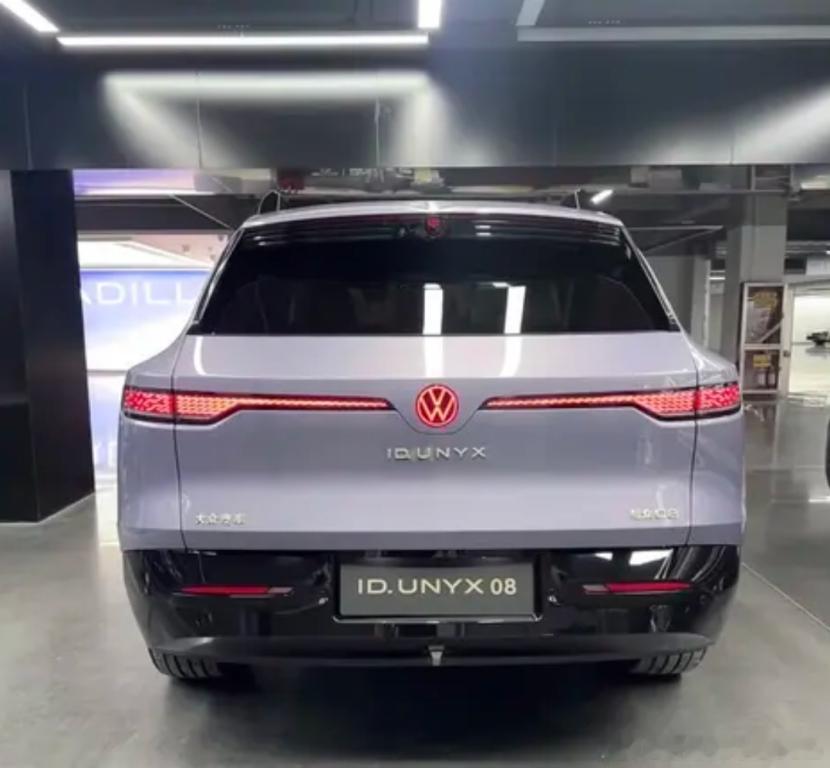 纯电续航730公里！大众安徽与众08实车图曝光：有望一季度上市。日前，大众安徽与