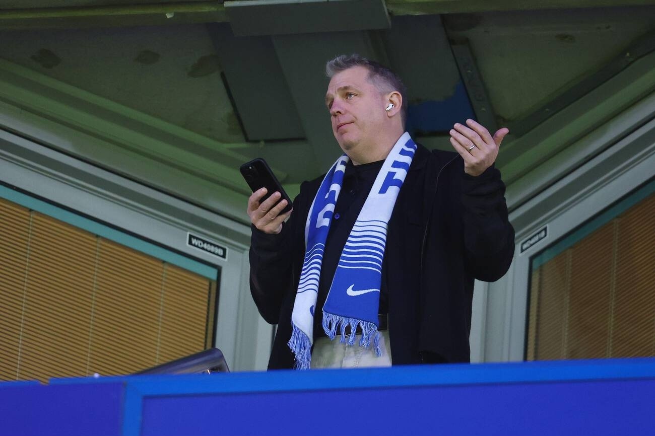 看台上的埃格巴利和伯利切尔西欧冠