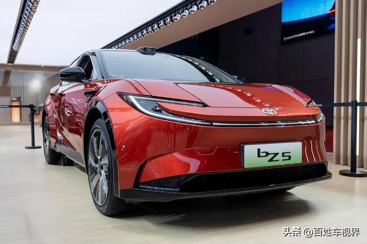 另一边一辆bZ5从高达6米的空中摔向硬邦邦的水泥地面也安全无事。
另怕，这是中汽