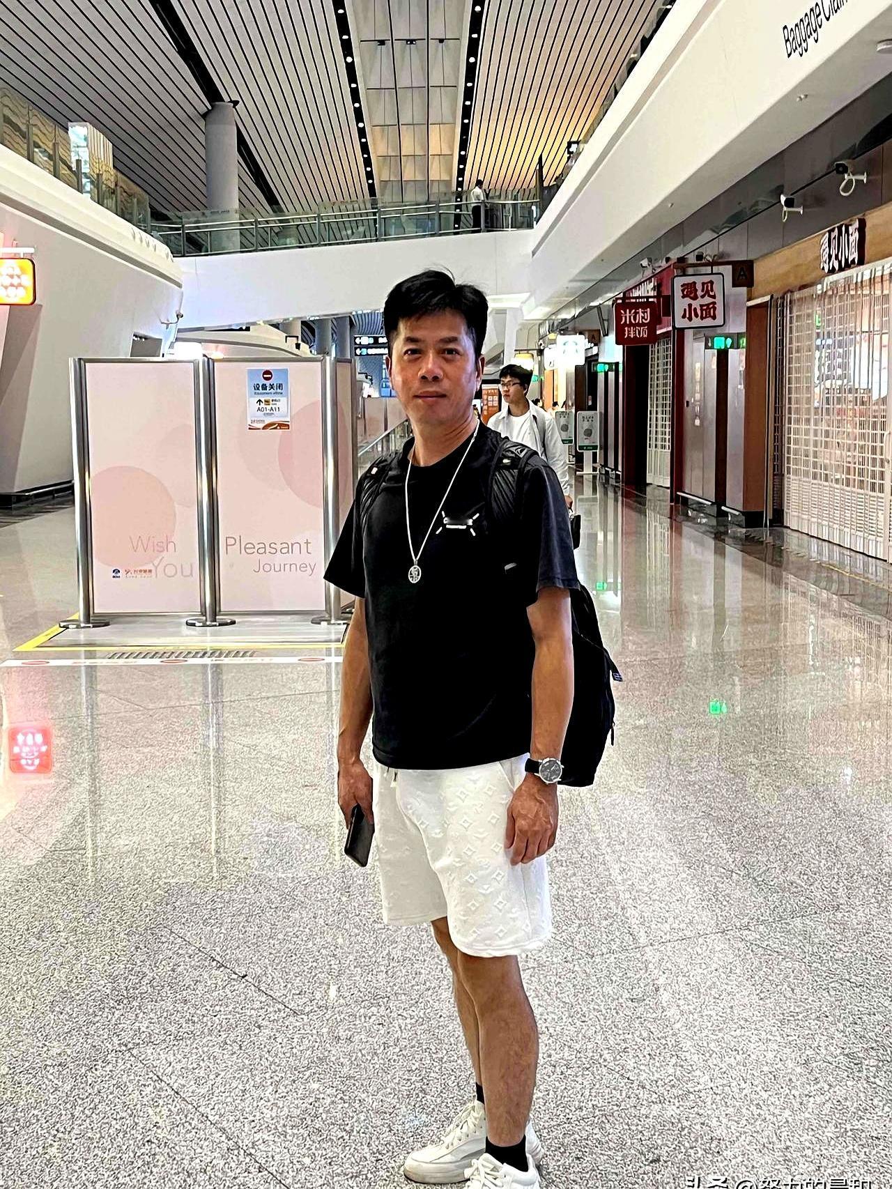 51岁张姐最近总往女儿房蹭——不是想跟闺女腻歪，是被老公老李的呼噜吵得整夜难眠。