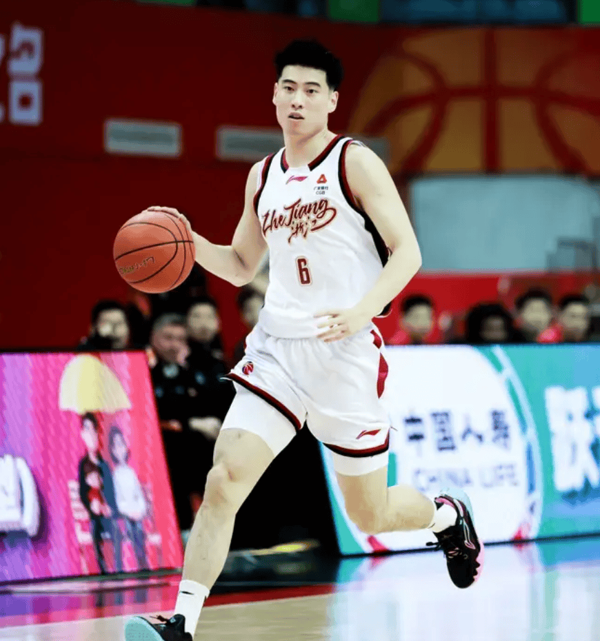 程帅澎出战24分钟，13中5得到15分3篮板4助攻