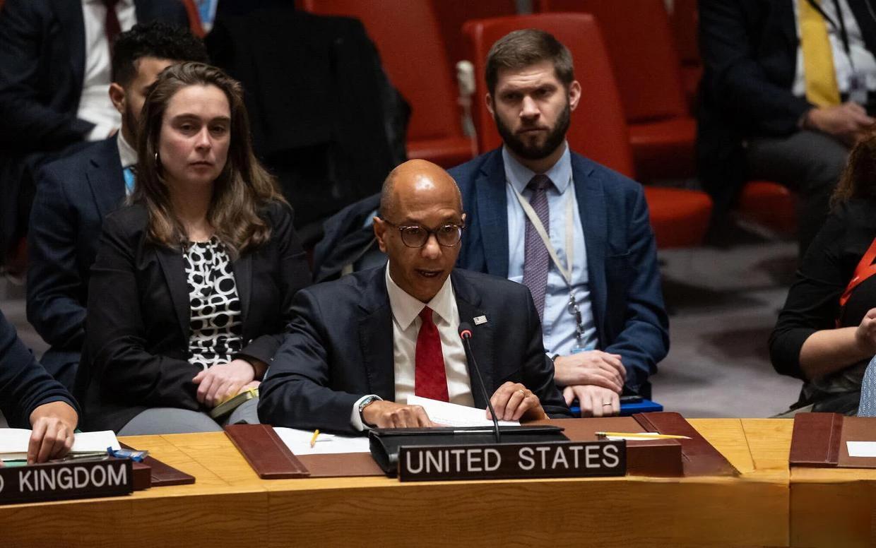 美国驻联合国副代表Robert Wood说，美国将继续向乌克兰援助武器，直到俄罗