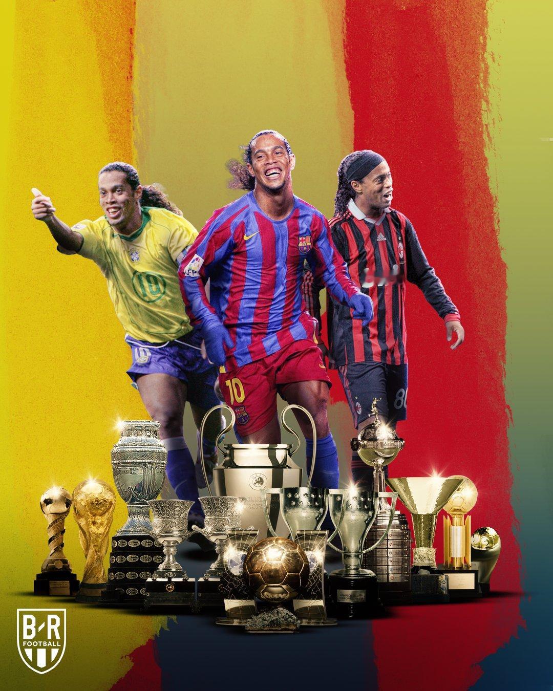 罗纳尔迪尼奥退役至今已有八年。 