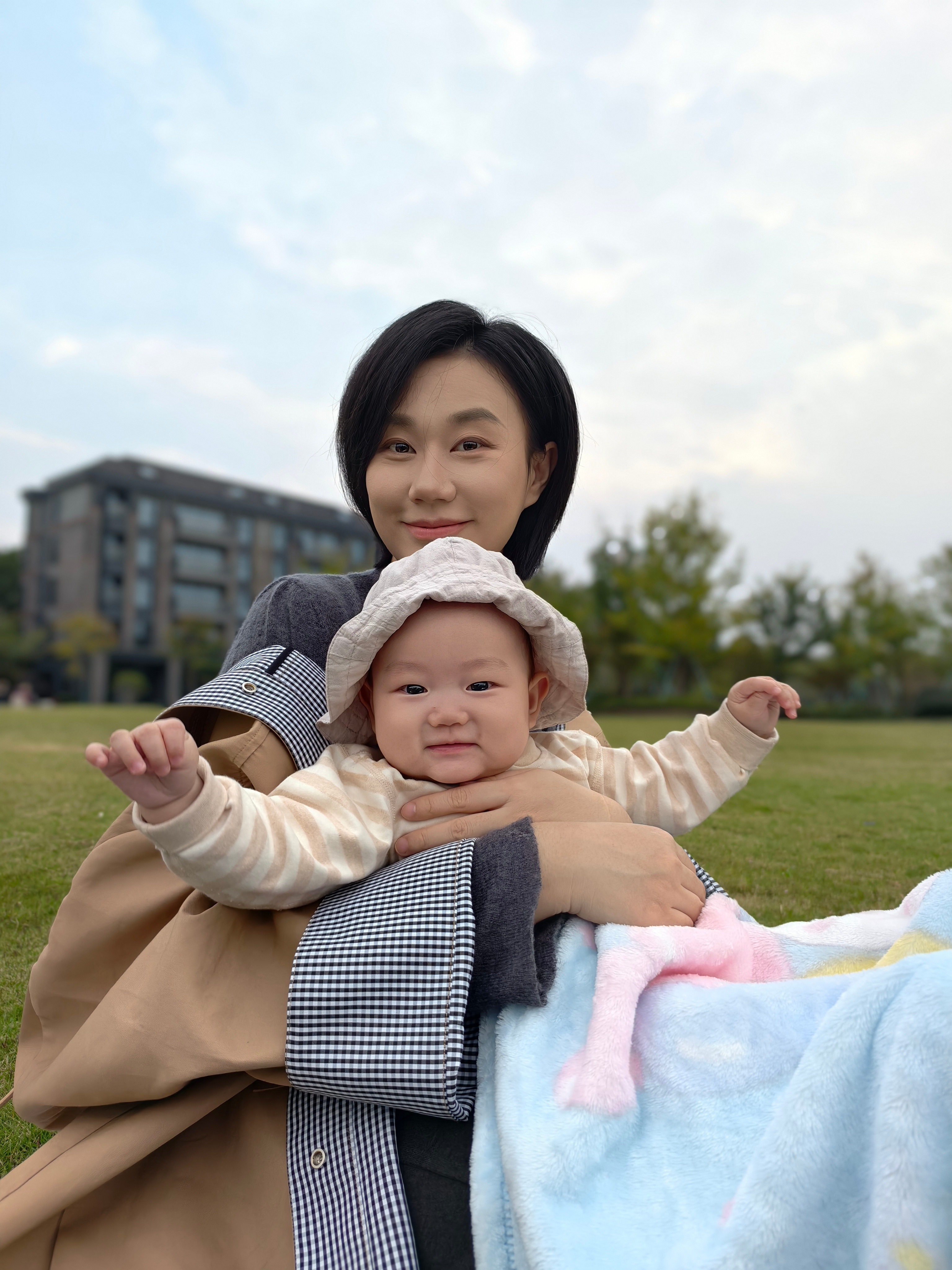 今天恢复直播了～大家12点记得来【交个朋友直播间】看我哦