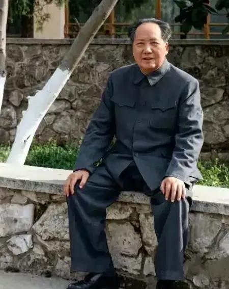 [送自己一朵花]毛主席有个习惯：无论冬夏，睡觉必须开窗，保持空气流通。寒冬夜里，