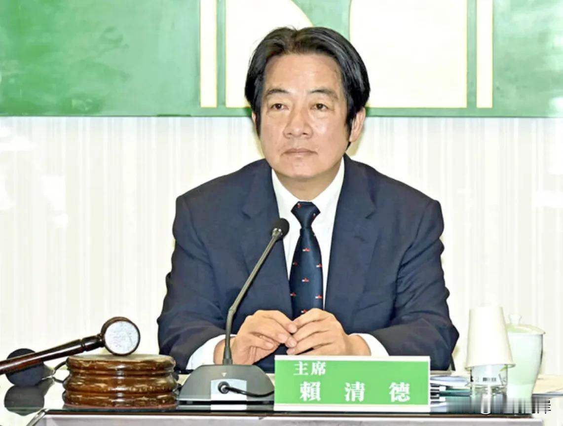 赖清德的最新表态出来了。
渔船事件爆发后，赖清德首次发声。赖清德昨在民进党的中常
