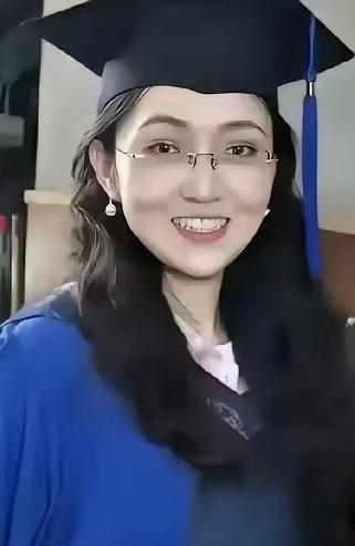 武大这几位教授应该如坐针毡吧！


问题不在学生身上，
而在那些随手签下的同意答