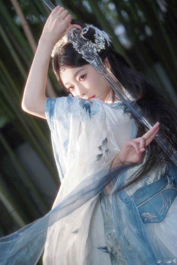 宣璐给自己写剧本了宣璐给自己写的小说始于演技，陷于才情！宣璐不仅会演戏还会提笔创