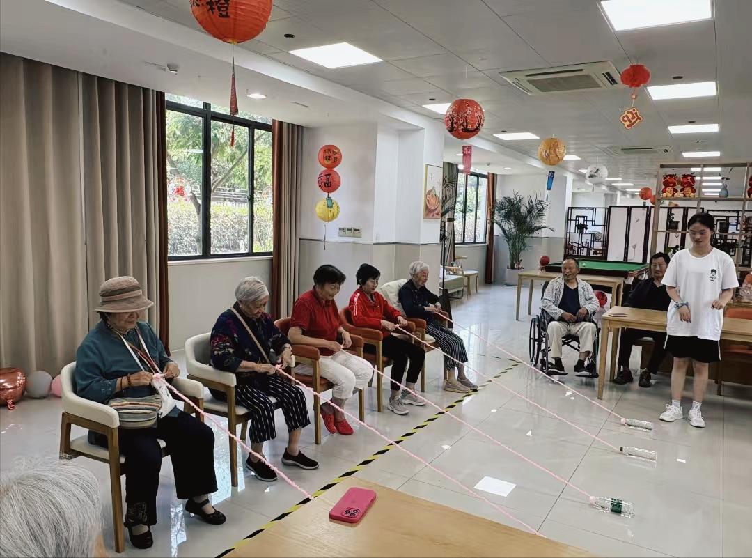 大胆预测：
以后养老院，这五种老人过得最舒坦！

第一种是手里有退休金、身体还利