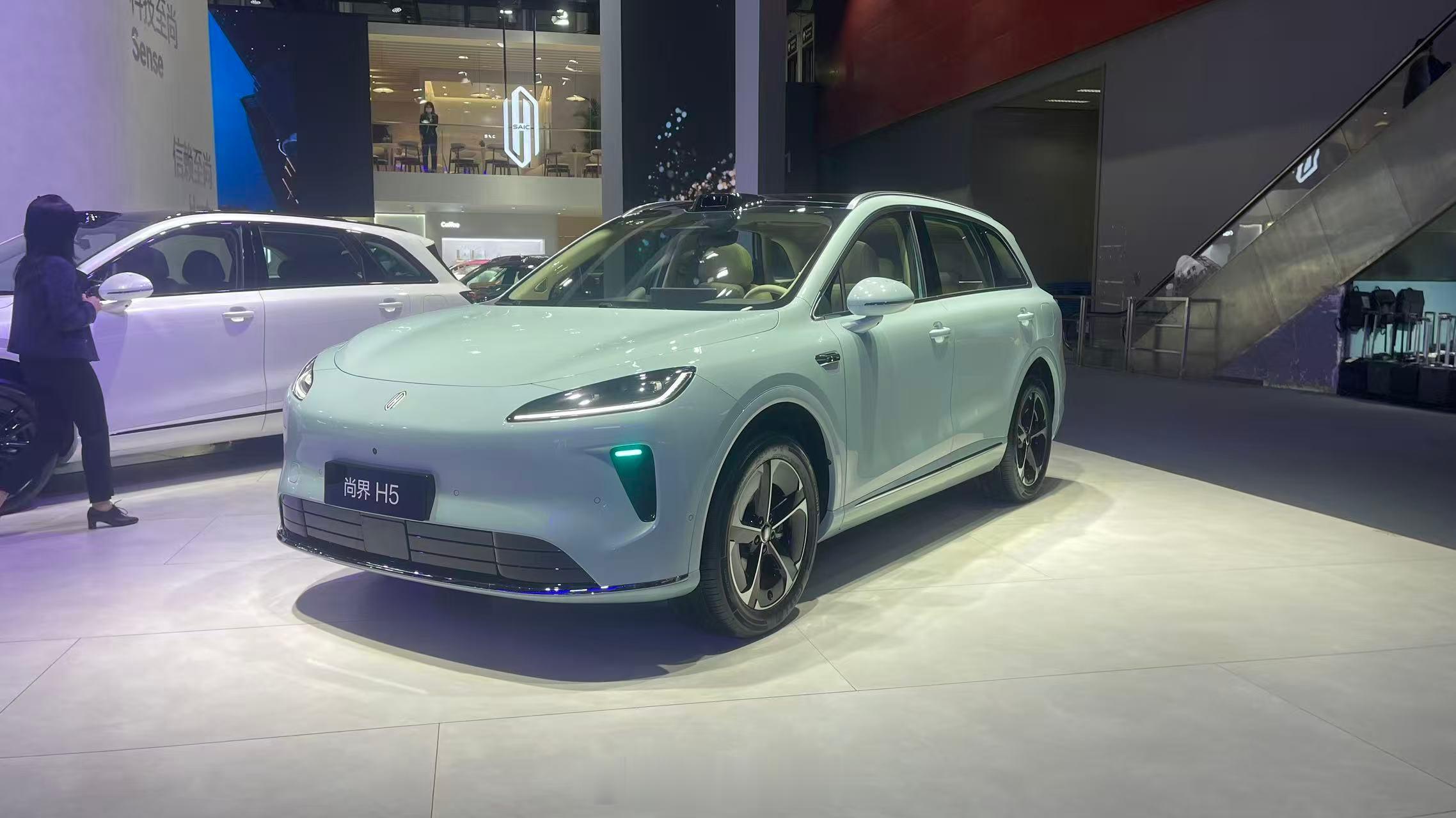 的展台依然人气很高 