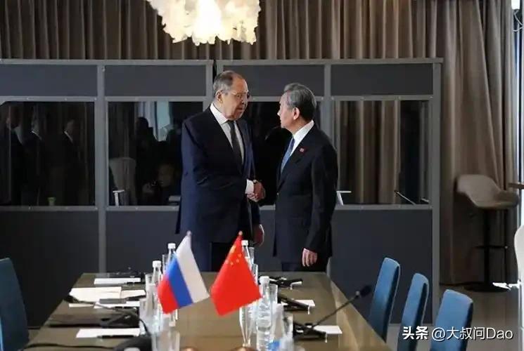 中俄联手促和！王毅即将赴俄，中方亮明解决乌克兰危机的唯一出路
 
最近俄乌冲突的