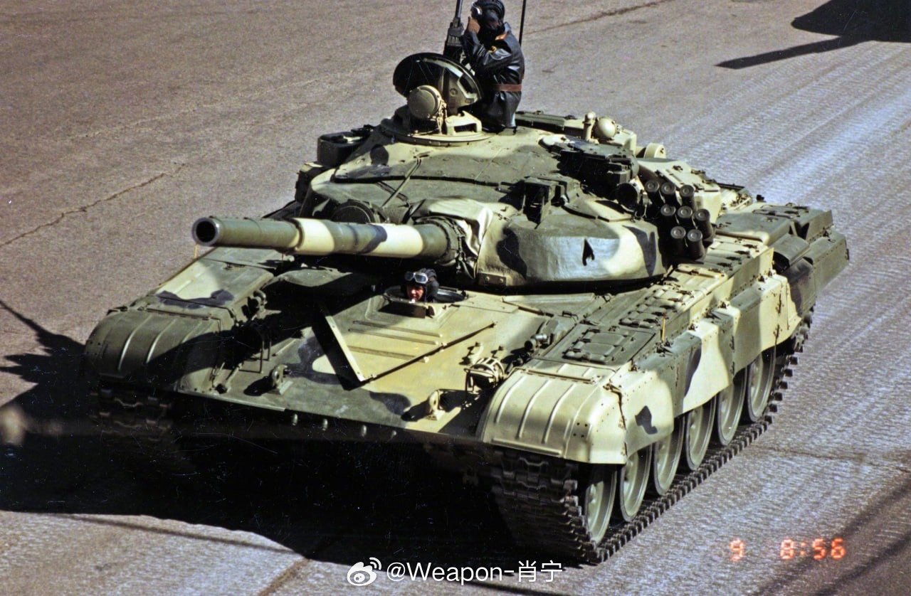 烽火问鼎计划每天认识一件兵器  1984年11月27日，T-72B主战坦克正式列