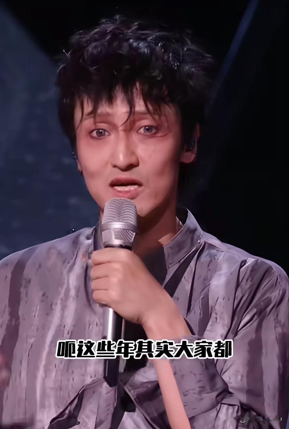 8月23日，王传君在披荆斩棘的哥哥中提及“很多朋友离开了身边”时两度哽咽全程未提