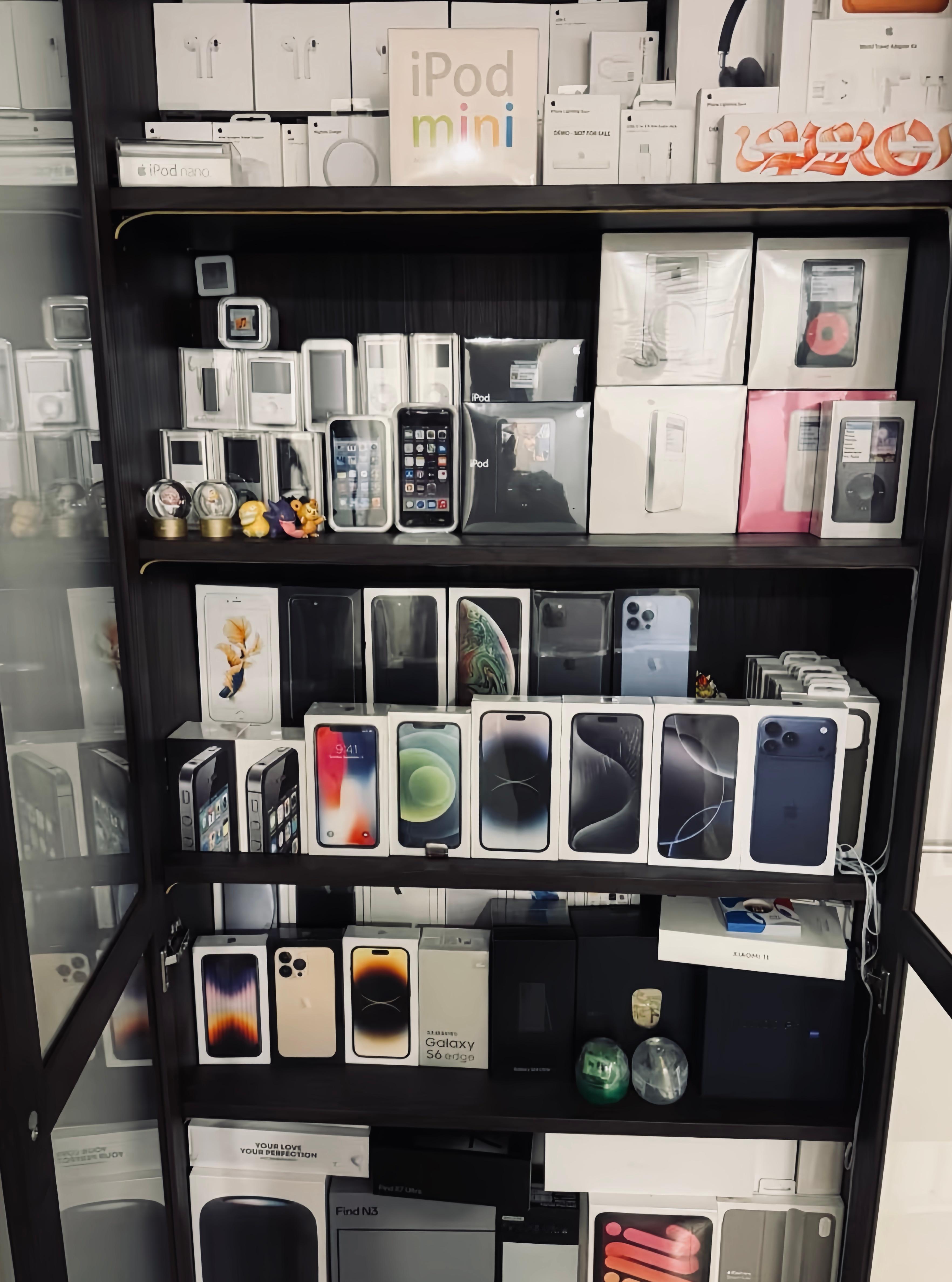 走进一哥们的书房， 他说真正的喜欢不是卖掉上一代换下一代，而是从来不卖旧的直接买