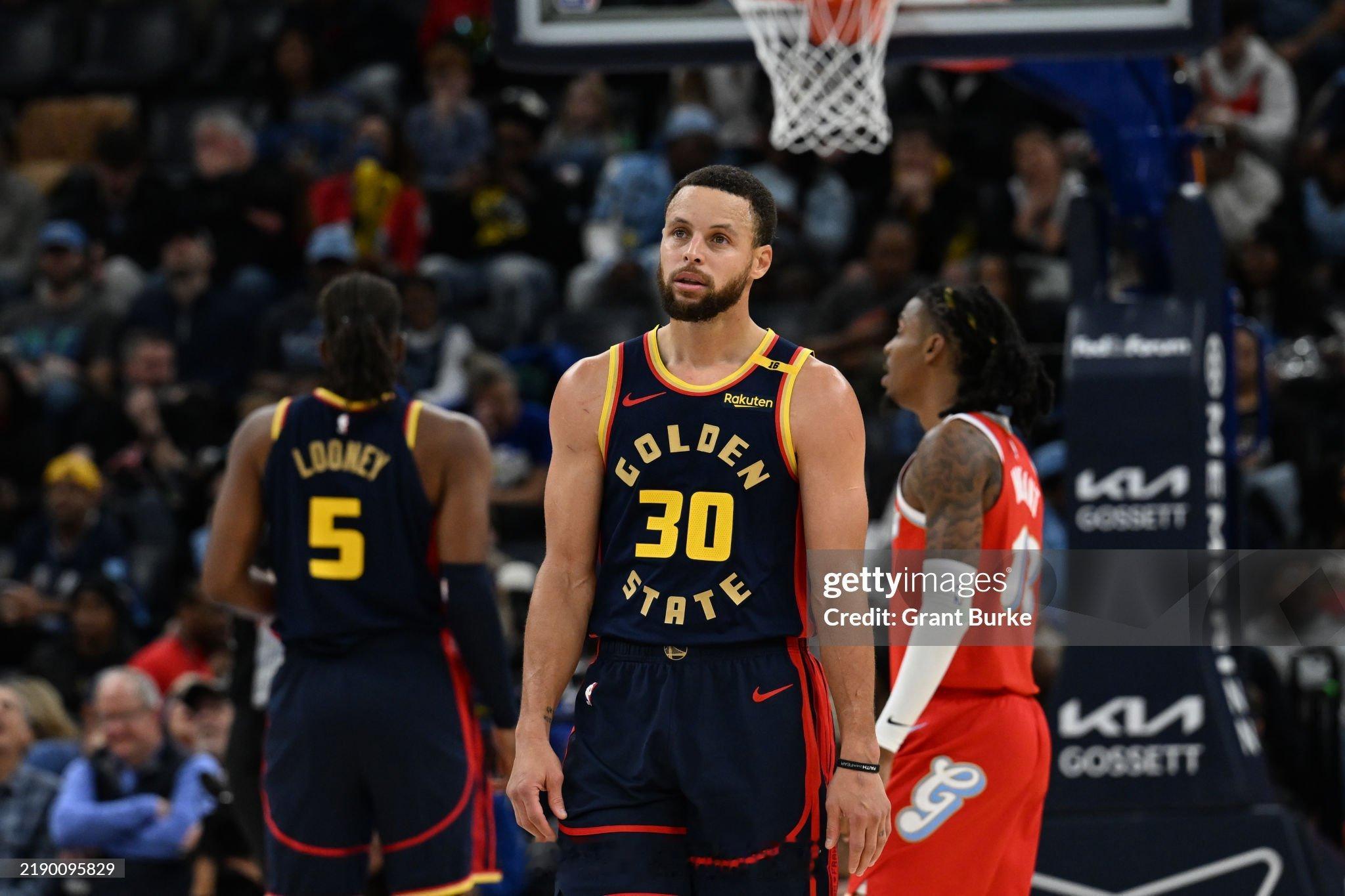 库里7中0仅得2分！三节被打卡！迎来的施罗德首秀12投2中得到5分；看着你库的表