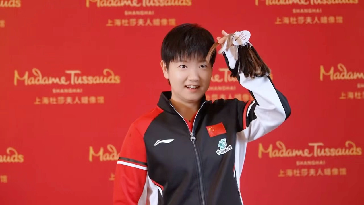 孙颖莎蜡像入驻上海杜莎灵动小猫🐈 