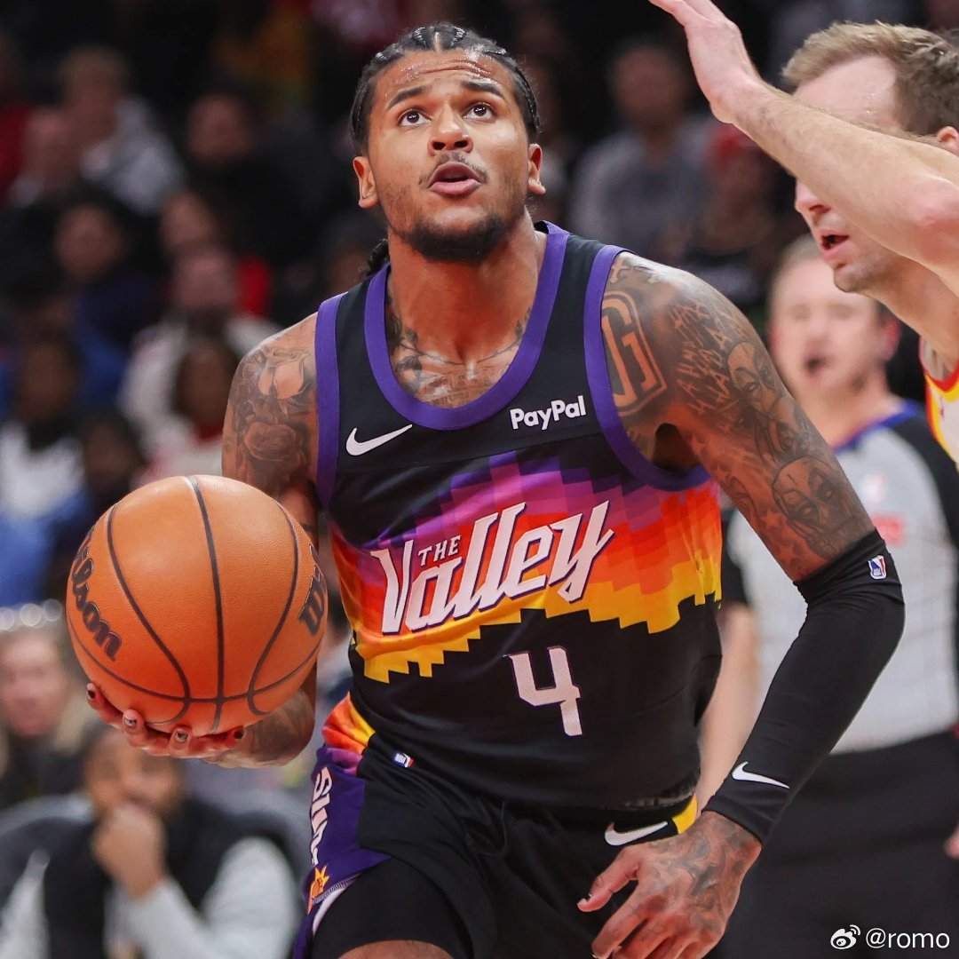 杰伦也在经历一段低潮：昨天主场输给公牛的比赛中前三节仅9中1得3分，最终数据是2