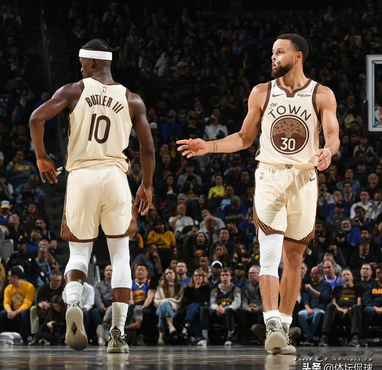 库里三分7中1，勇士反而大胜10分。
这才是他们连胜背后，最可怕的地方。
别只看