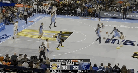 海斯这赛季的分球能力，显著进步了。 ​​​