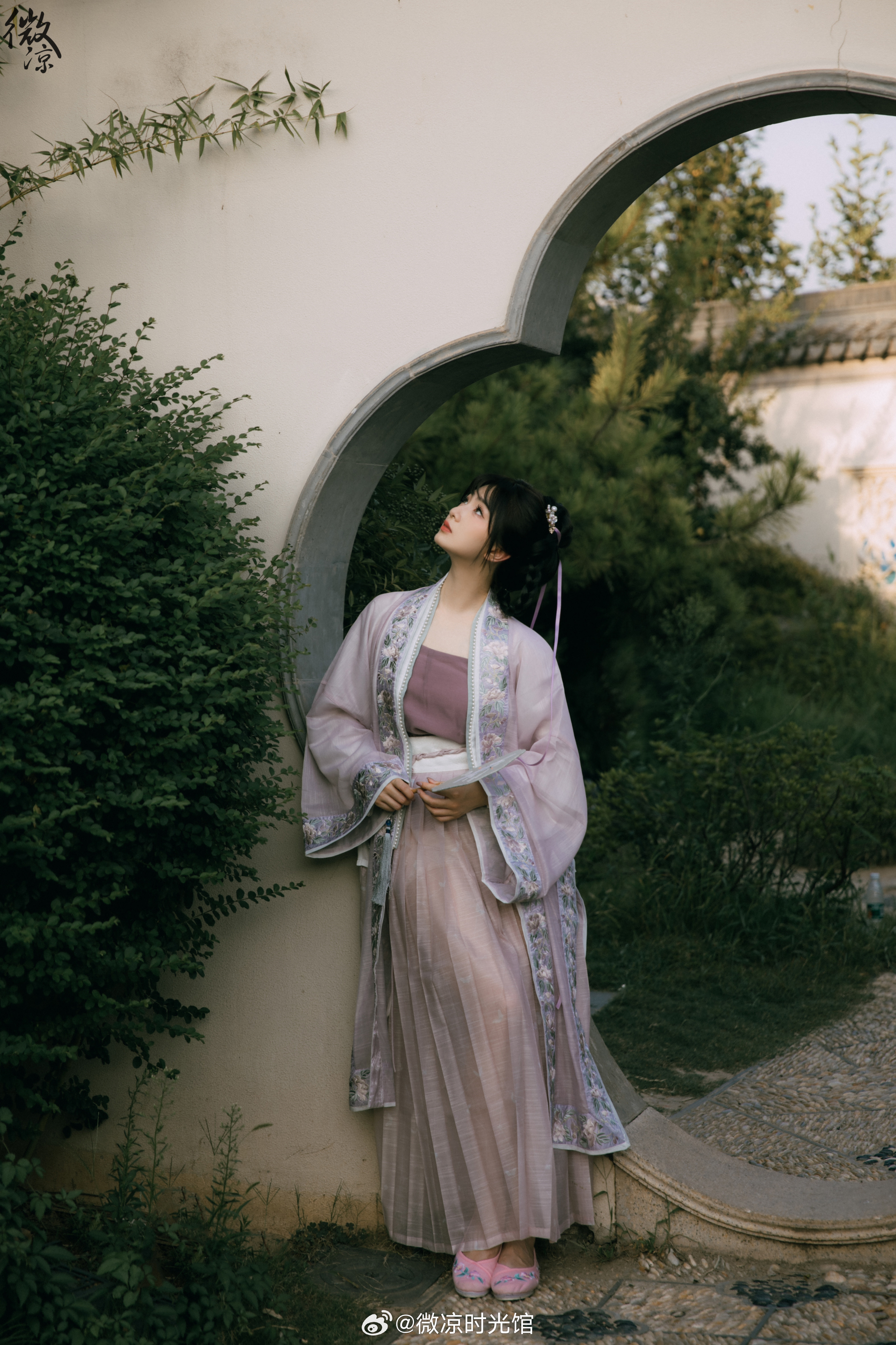#微凉时光馆##西安汉服写真[超话]##西安约拍[超话]# 风摇翠竹，疑似故人来