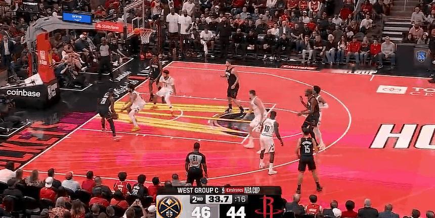 火箭主场燥起来了，阿们隔扣约基奇还造成犯规，阿们就该这样打



火箭主场气势起