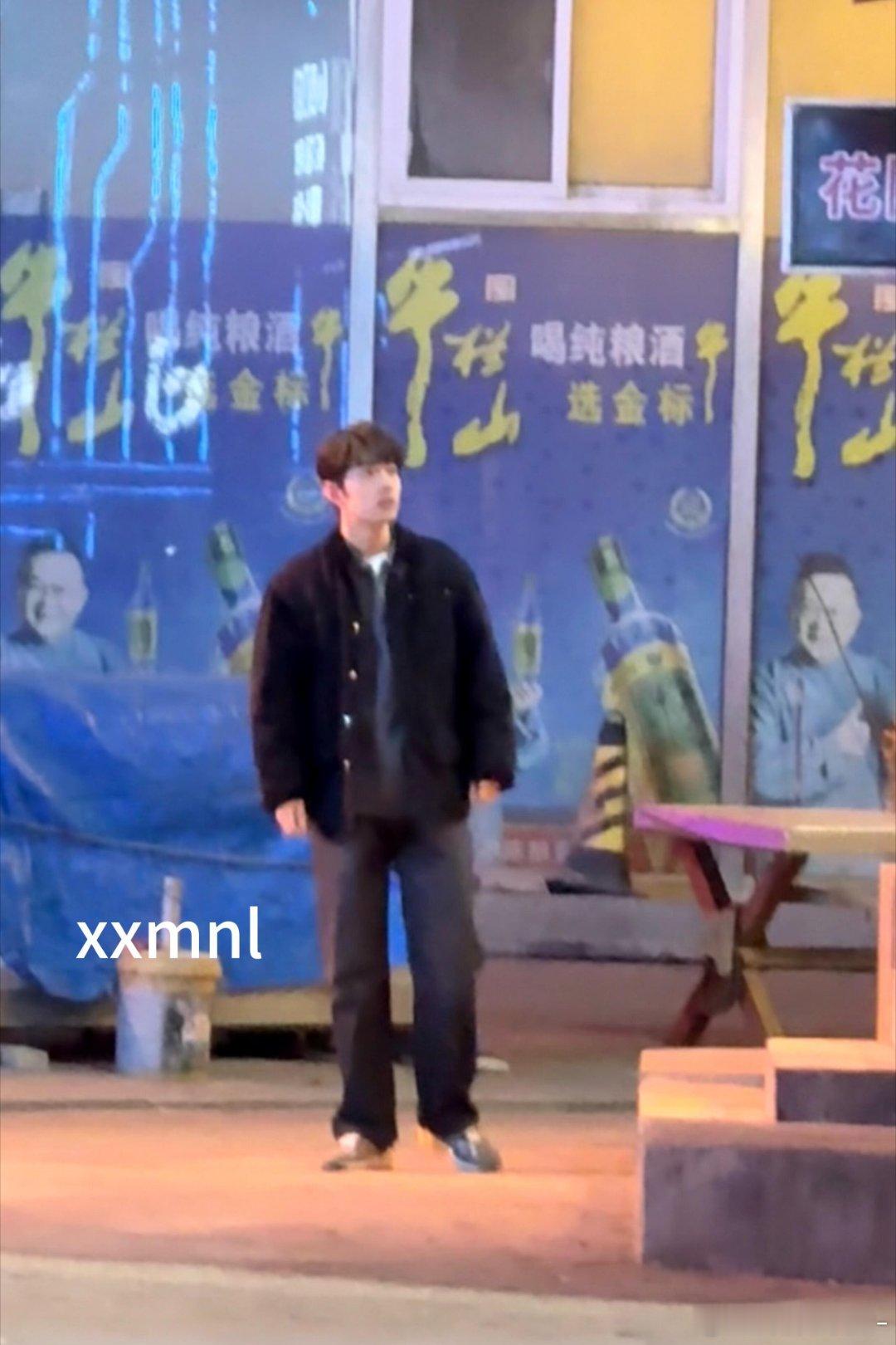 抓到一只小可怜 缩起来像小猫咪 站起来超大一坨